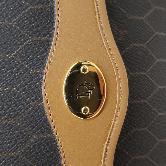 DIOR Luxurious honeycomb Crossbody - Picture 3 of 10